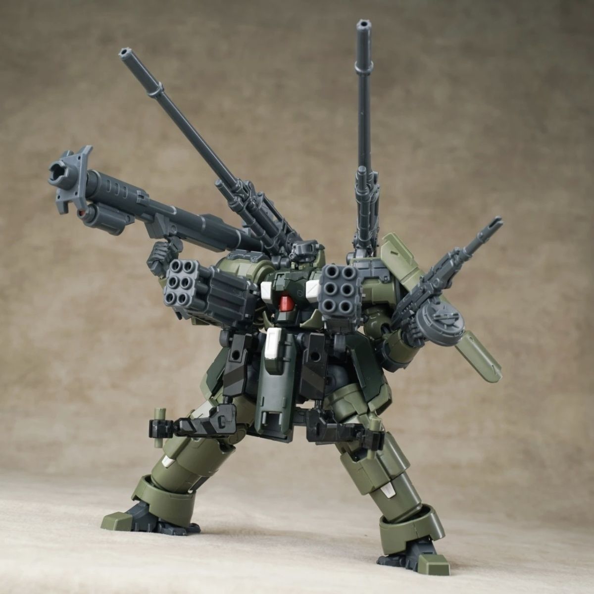 Heavy Equipment Games - Sheik Mainland ZAROV C1 1/144 Figura